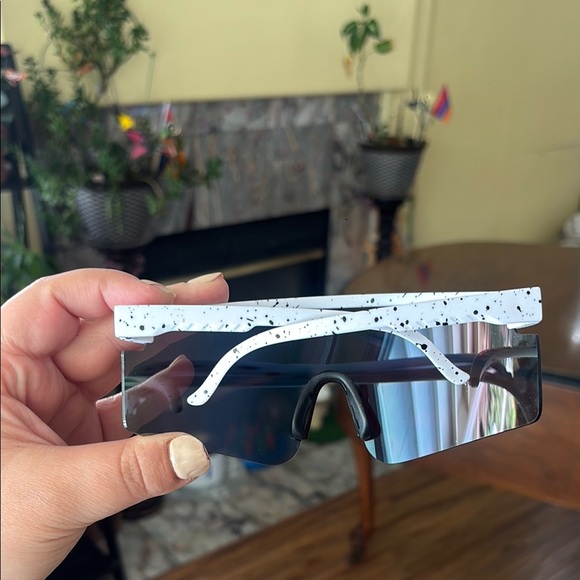 Colorful Reflective Sunglasses - Picture 3 of 4